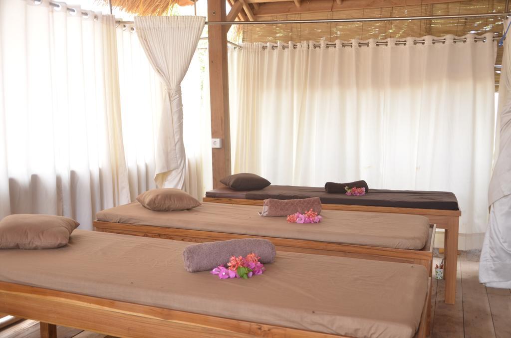Gili Sands Hotel & Bar Gili Trawangan Exterior photo