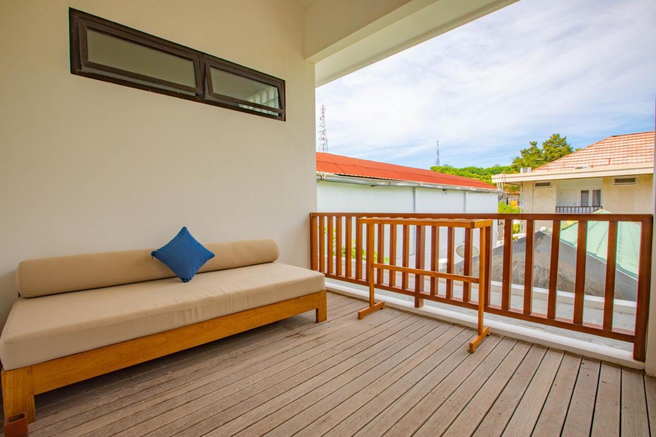 Gili Sands Hotel & Bar Gili Trawangan Exterior photo